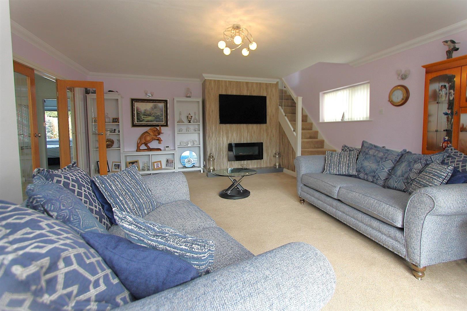 4 bed property in Stourbridge Road, Kidderminster